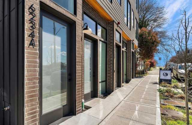 $500 OFF Move In by 11/1/26 Live/Work Townhome in the heart of Georgetown! Gallery 3