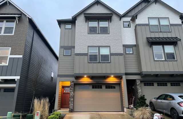 NEWER LUXURY Style Townhouse with a gorgeous view of Mt Saint Helens! Gated community in Camas! Top Rated Schools! - 4221 Northwest Sage Loop, Camas, WA 98607