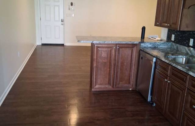 1801 LAKE CONDOS - Unit 209 Gallery 4