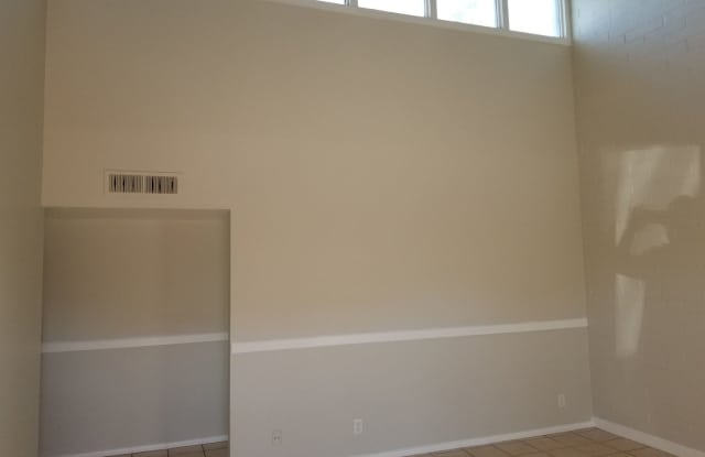 2512 E Paradise Ln Gallery 2
