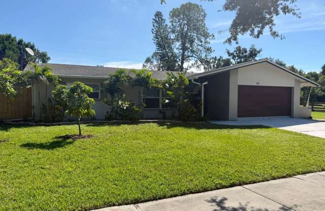 Beautiful 3-Bedroom Clearwater Home with Custom Kitchen & Large Backyard Gallery 1