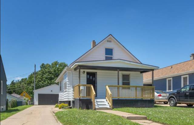 Updated South Omaha Home with Oversized Garage photos photos