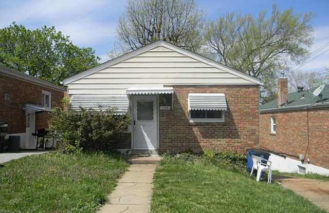 Welcome to 1135 Watts, a charming 3BD/1.5BA house located in the heart of St. Louis, MO photos photos