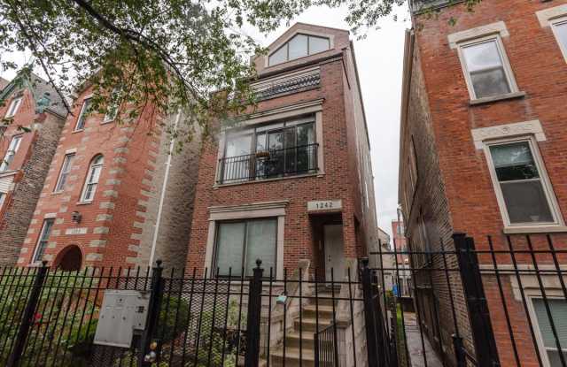 1242 N. Cleaver St photos photos