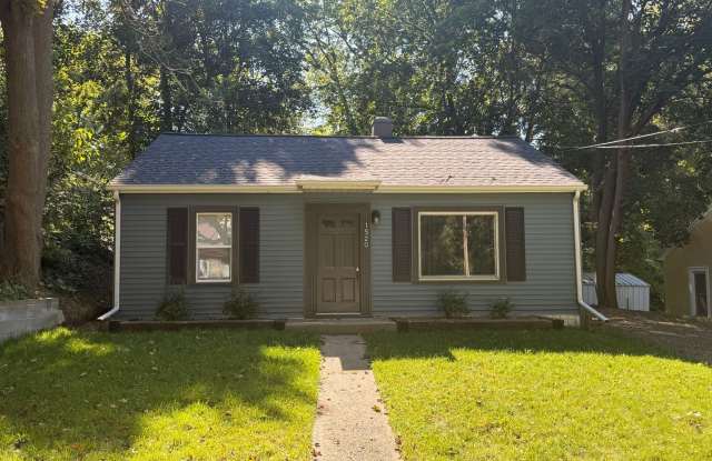 Two Bedroom Home in Kalamazoo - 1520 Beacon Street, Kalamazoo, MI 49048