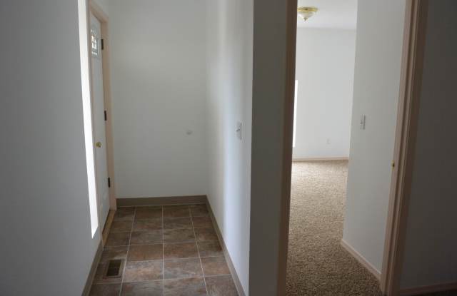 Beautiful 3 Bedroom Home in Woodland - 1994 Meadowood Loop Gallery 3