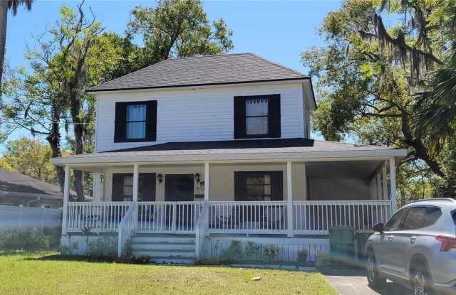 416 W HOWRY photos photos