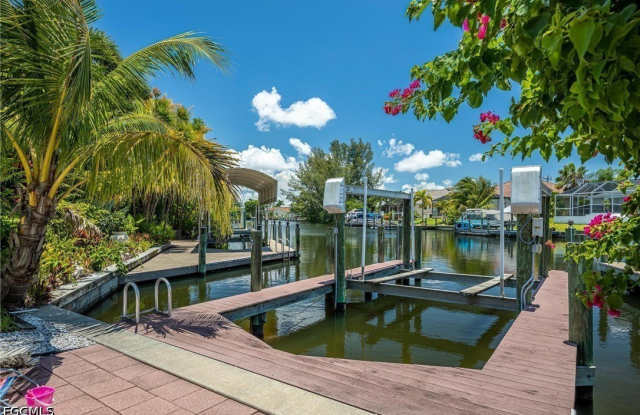 4123 SW 26th Place Gallery 2