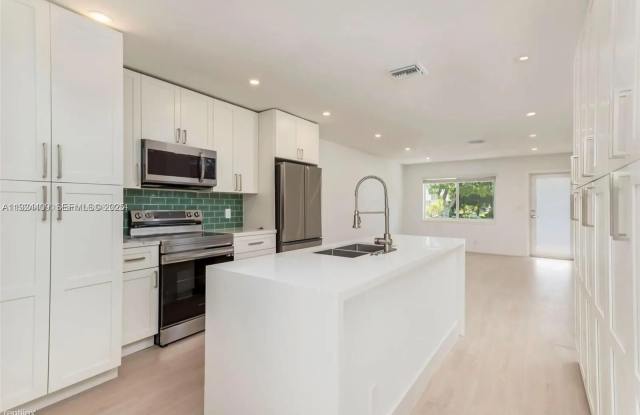 1421 NE 30th Ct photos photos