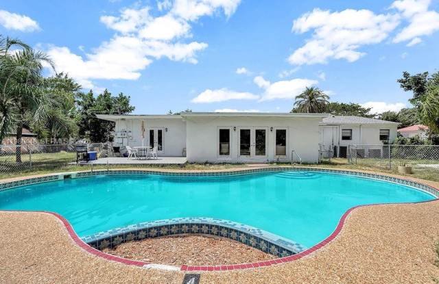 2417 Pierce Street -, Hollywood, FL 33020 Gallery 4