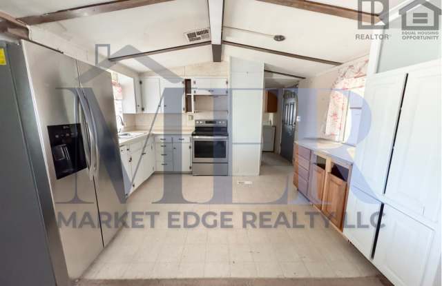 2Bed/2Bath Mobile Home in Apache Junction! Ready for Immediate Move-In! -- NO HOA! RV PARKING! photos photos