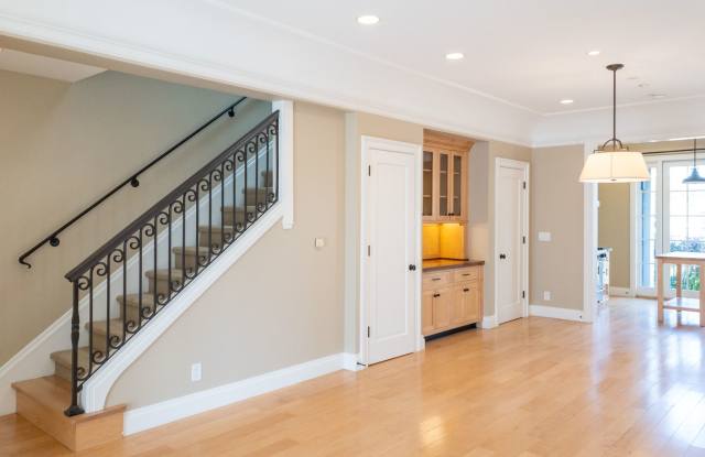 3BR/2.5BA Super Spacious! Modern! Laundry! Pets! PROGRESSIVE - 5 Tamalpais Commons Lane, Mill Valley, CA 94941