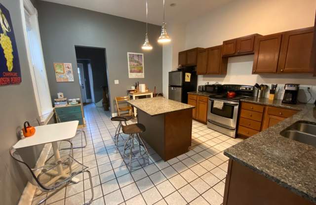 Beautiful 4 bed/1.5 bath Rental Mins. from UC Only $600/person ($2400 total)! photos photos
