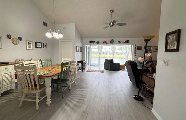 5371 CRESTLAKE Boulevard Gallery 4