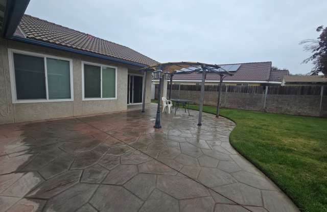 3 BR 2 BA Available Now - 952 Scotland Street, Lemoore, CA 93245