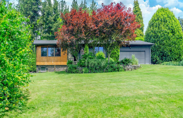 2 Level Mid-Century home for lease! Tour today! Gallery 4