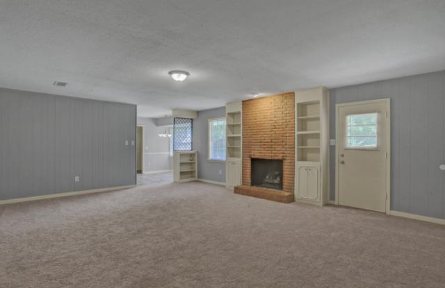 5042 Riverwood Circle Gallery 2