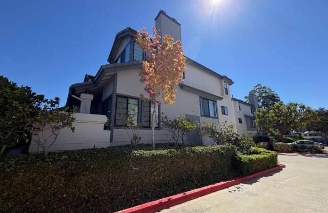 Beautiful Multi-Level Townhome in UTC! Gallery 3