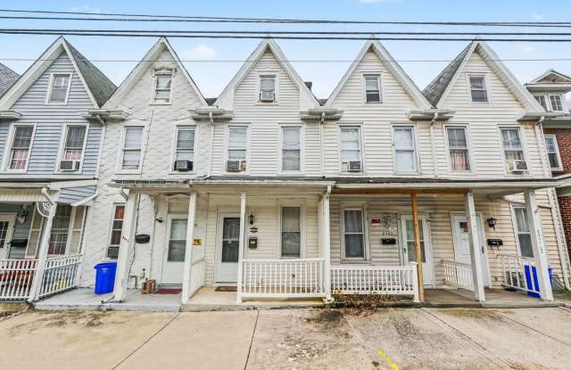 Well-Kept 3BR Rowhouse Gallery 1