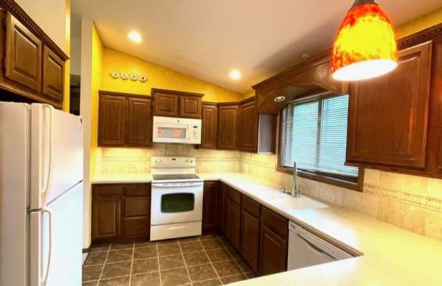 Beautiful, Well-maintained 3 Bed/2 home! Available NOW! Gallery 3