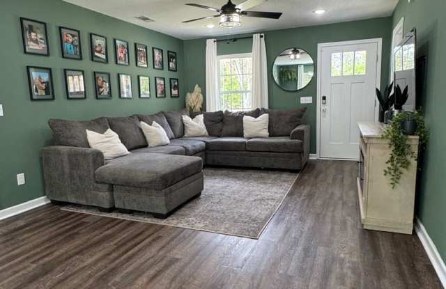 Fall into savings with one full month of rent FREE** Gallery 4