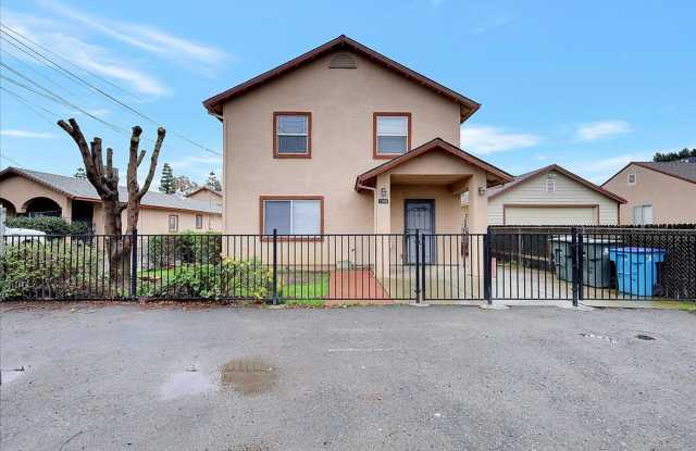 3 bedroom, 1 1/2 bath townhome Gallery 1