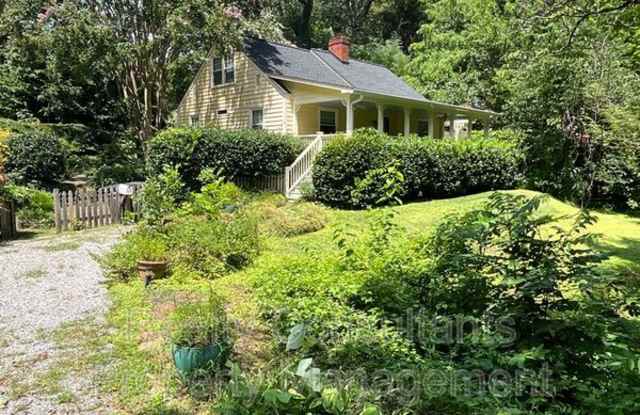 2451 Lyndhurst Ave photos photos