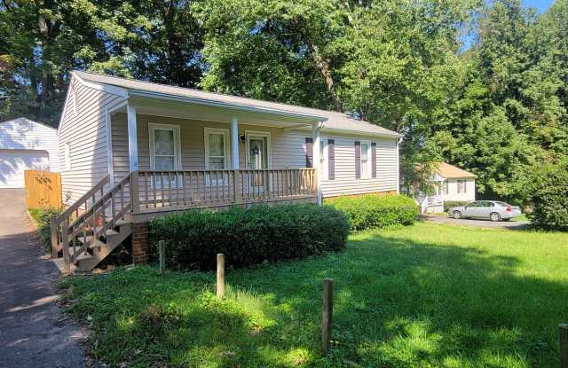Cozy 3 bedroom ranch off of Genito Road with a large private back yard. Gallery 2