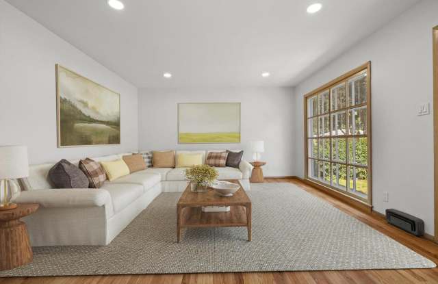 BEAUTIFULLY RENOVATED 3-BEDROOM RANCH – MILWAUKEE/GREENFIELD BORDER Gallery 4