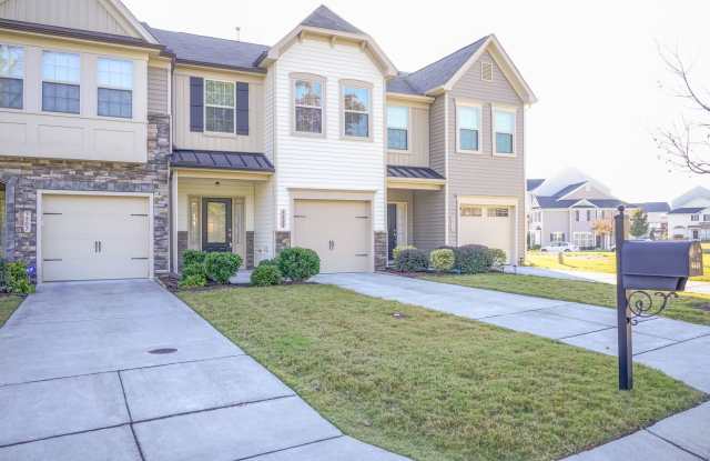 Townhome | Washer/ Dryer Included |Fenced Yard | One Car Garage photos photos