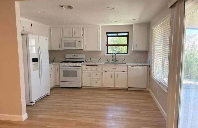 THIS HOUSE IS SPLIT  in a quiet Rancho Cucamonga neighborhood Gallery 4