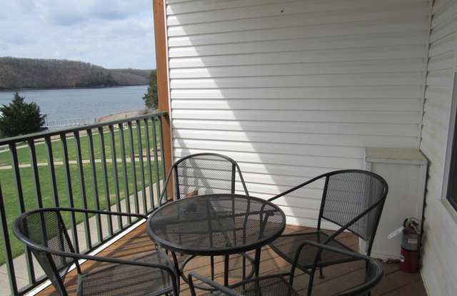 1 Bedroom Lakefront Condo For Rent Gallery 3