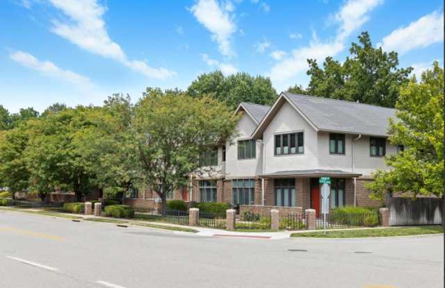 Rainbow Townhomes - 4463 Rainbow Boulevard, Kansas City, KS 66103