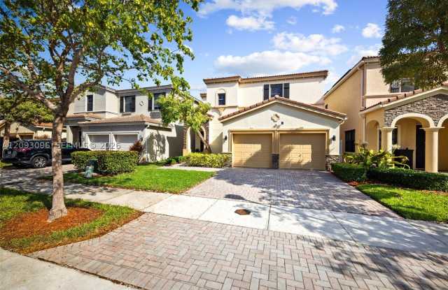 697 NE 193rd Ter Gallery 3