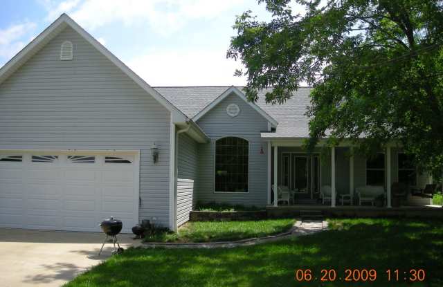 1101 Harmoney Ln - 1101 Harmony Lane, Carbondale, IL 62902