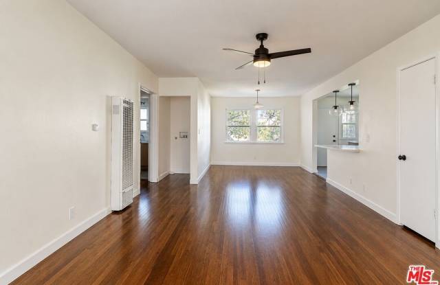 5824 Bowcroft St Gallery 3