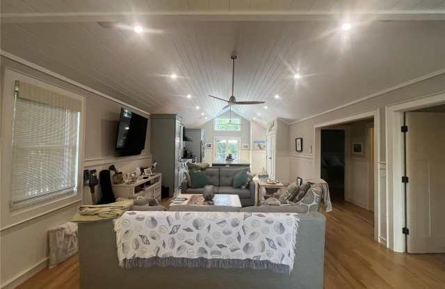 985 Surfview Walk Gallery 3
