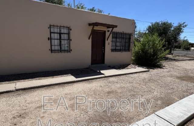 525 Cedar St SE - 525 Cedar Street Southeast, Albuquerque, NM 87106