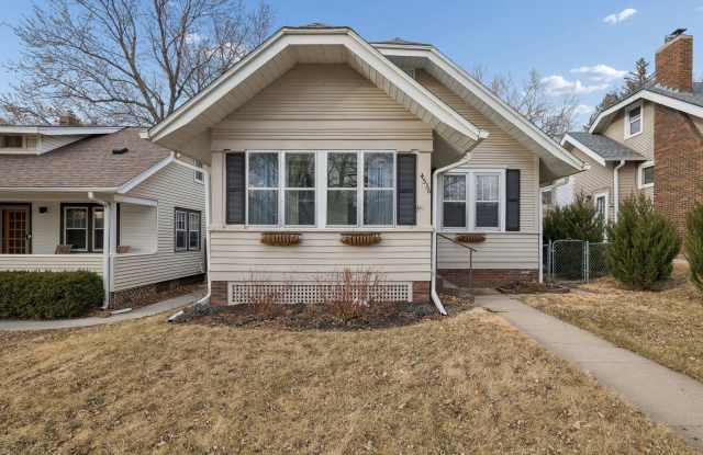 Classic 4-Bedroom Home with Indoor and Outdoor Space!! - 4536 William Street, Omaha, NE 68106