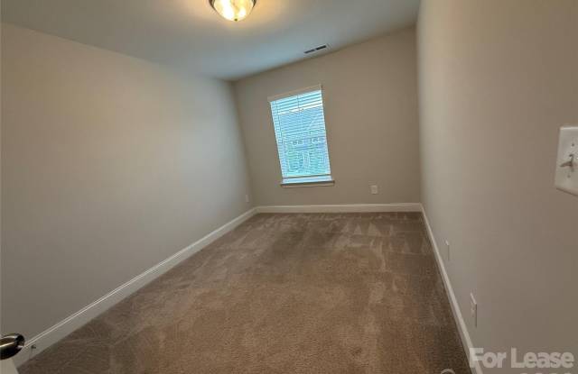 3941 Fadden Street Gallery 4