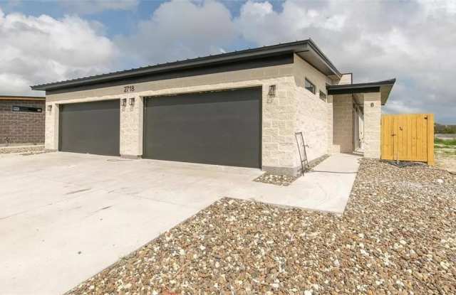 2718 Grace Gallery 1