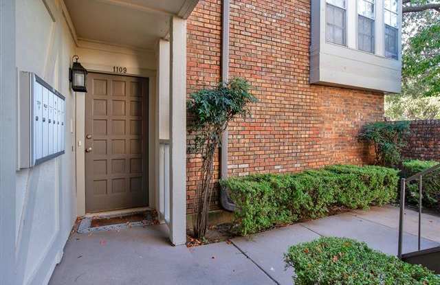 15922 Club Crest Drive Gallery 2