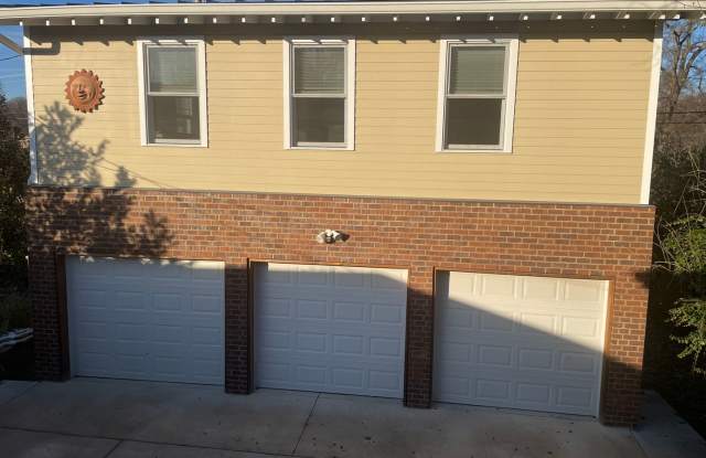Cozy Studio Apartment in Hillsboro Village - 2222 Ashwood Avenue, Nashville, TN 37212