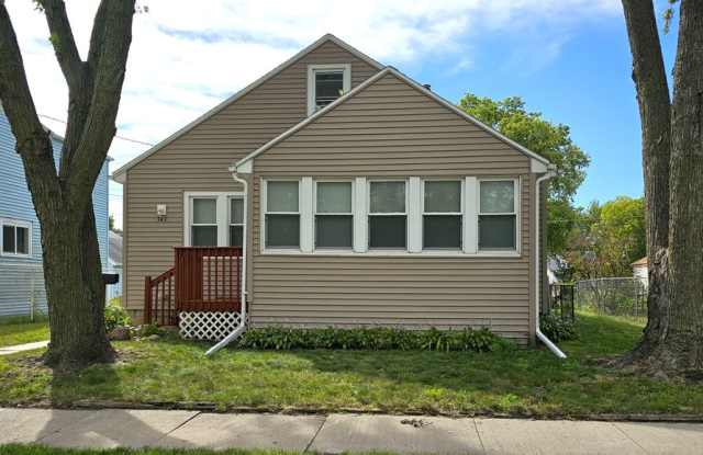 FOR RENT- 4 bed home on Hope Ave, Pets ok with conditions! photos photos