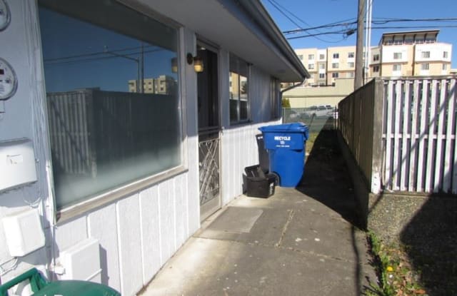 909 N 130th Street - 909 North 130th Street, Seattle, WA 98133