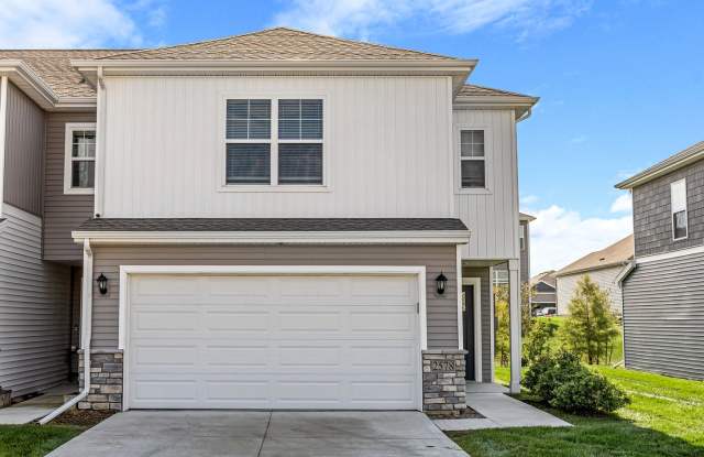 SPACIOUS TOWNHOME!! 3 Bedroom, 2.5 Bathroom Townhome in West Des Moines! photos photos