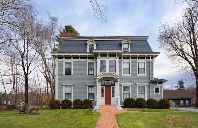 31 Sharon Road unit: 2 photos photos