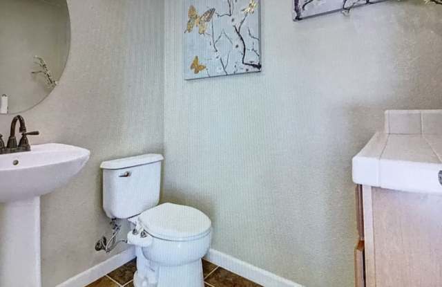 Two story Yuba City Home - 1012 Beymer Loop, Yuba City, CA 95991