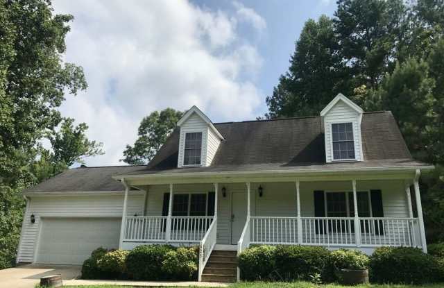 3 Bedroom 2 Bath House in Seneca - 625 Windy Oaks Circle, Oconee County, SC 29678