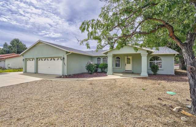 3 Bedroom, 2 Bathroom Home in the Prescott Country Club with 3 Car Garage For Rent! Gallery 4